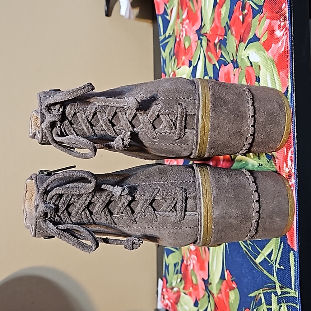 UGG Corinne Suede Ankle Boots-NWOT - Picture 7 of 13